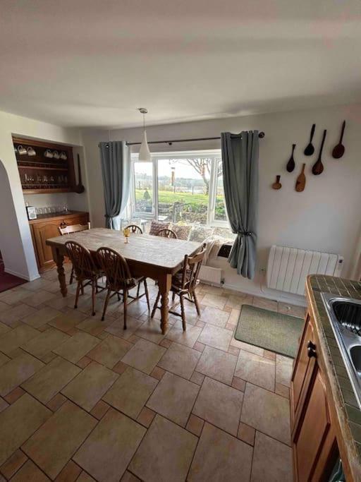 Wooden Cottage With Lake View Enniskillen Bagian luar foto