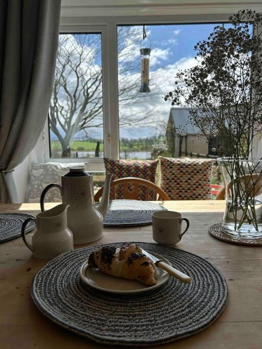 Wooden Cottage With Lake View Enniskillen Bagian luar foto