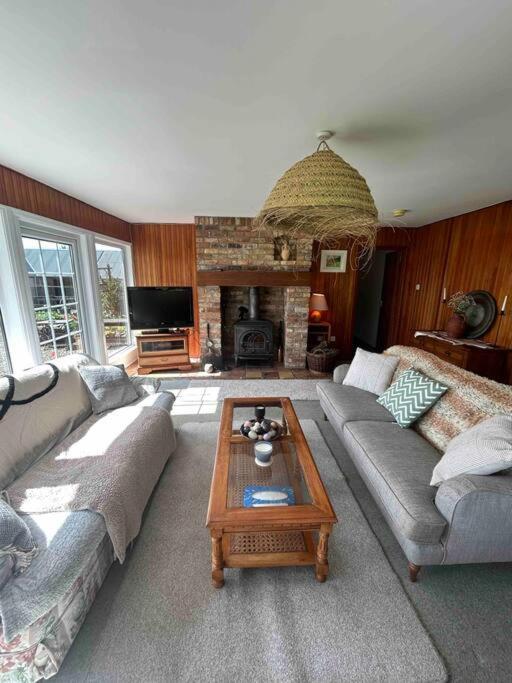 Wooden Cottage With Lake View Enniskillen Bagian luar foto