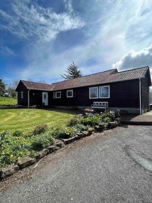Wooden Cottage With Lake View Enniskillen Bagian luar foto
