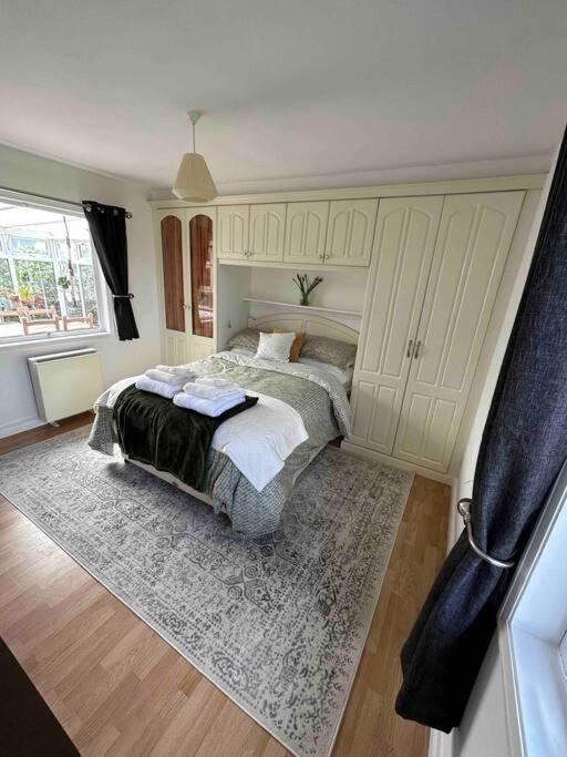 Wooden Cottage With Lake View Enniskillen Bagian luar foto